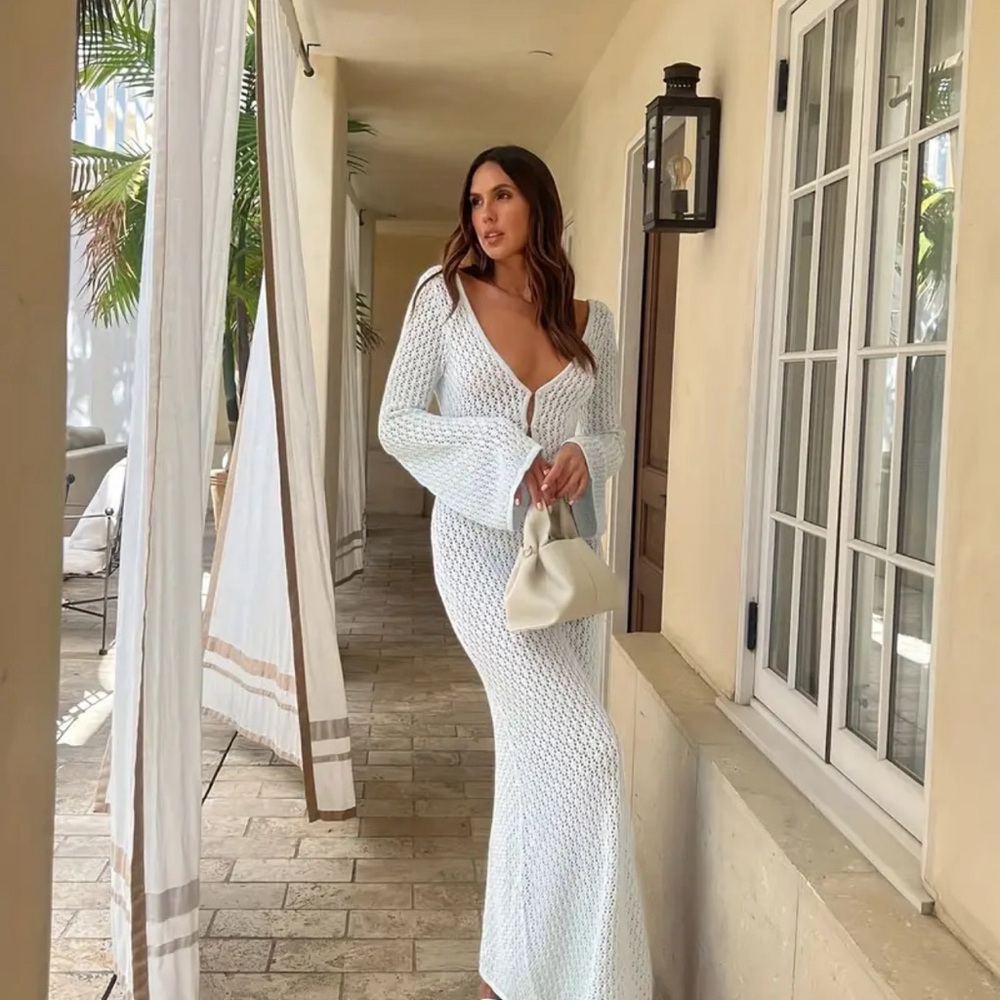 Women's Long Sleeve Hollow-out Swimsuit Cover-up, Elegant Beach Vacation Style.